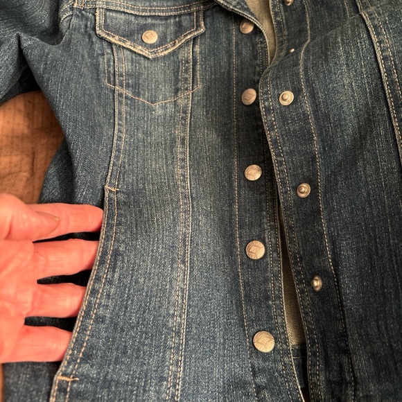 Live a little Jean jacket small fitted snaps slash pockets flattering fit - Picture 4 of 6